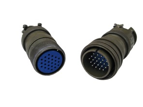 QUAL A DIFERENÇA ENTRE PLUGS E CONECTORES DE AVIAÇÃO?